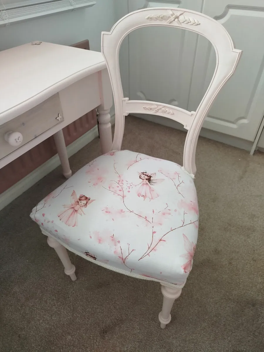 Desk and chair - Image 1