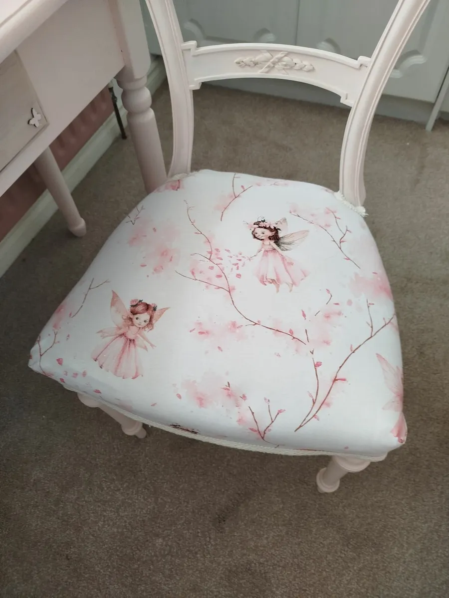 Desk and chair - Image 4