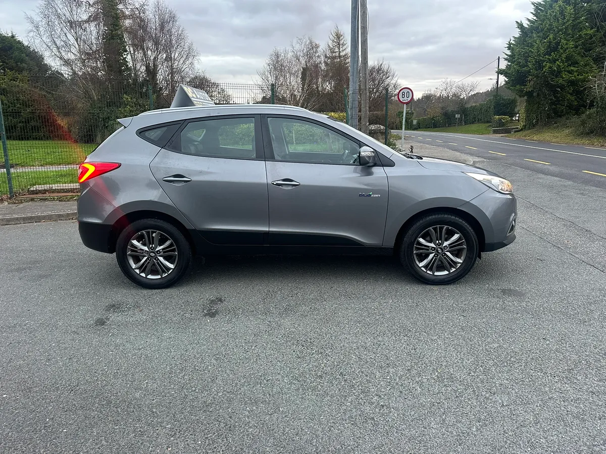 15 HYUNDAI ix35 Petrol LOW MILAGE - Image 4