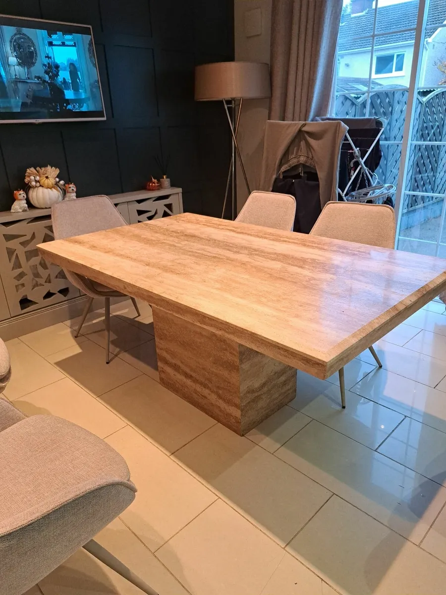 Dining table - Image 1