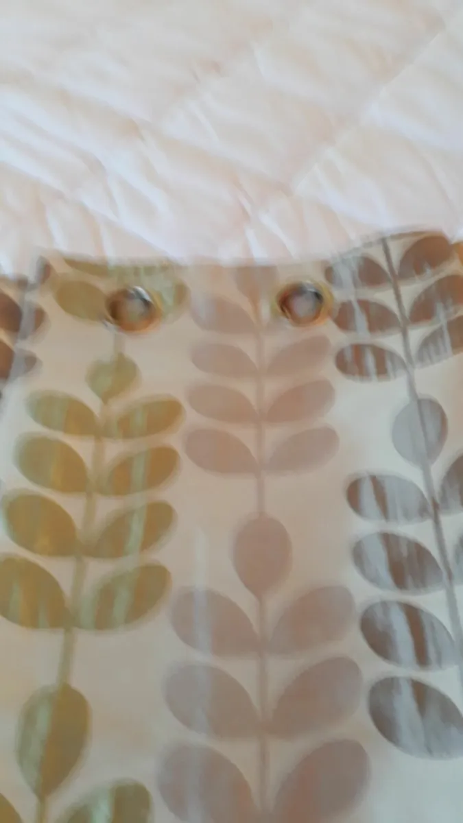 2 Pairs Curtains - Image 1