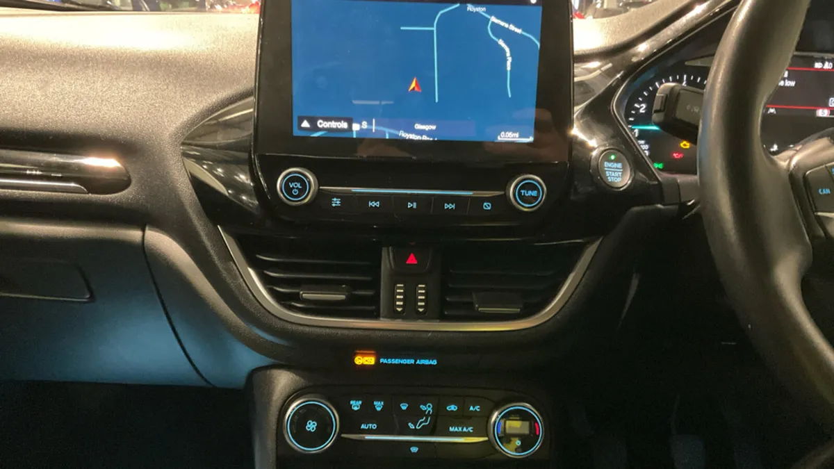 2017 Ford Fiesta TITANIUM 1.0 Petrol - Image 2