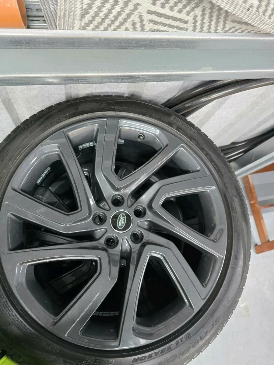 **22" 5025 Genuine Landrover Alloy wheels** - Image 2