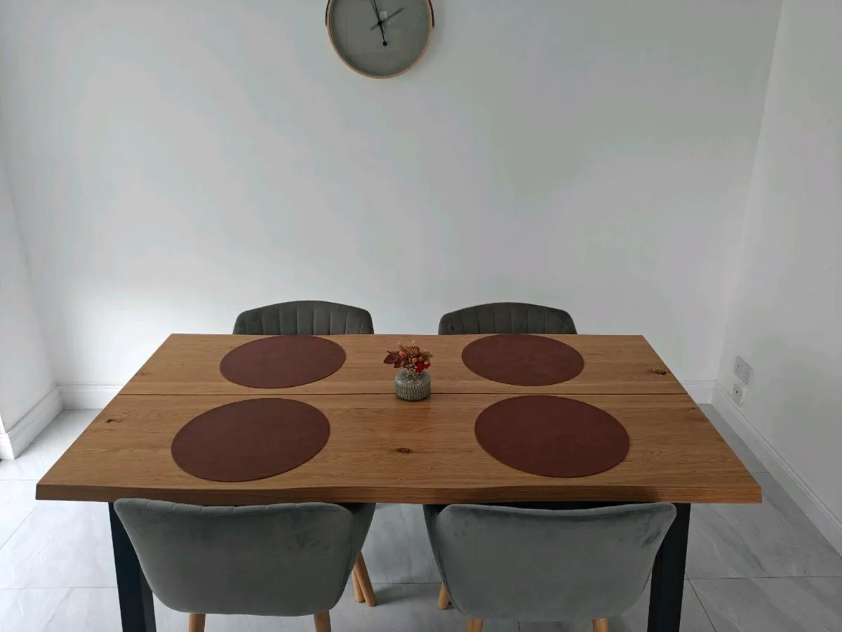 Table & chairs ×4 - Image 2