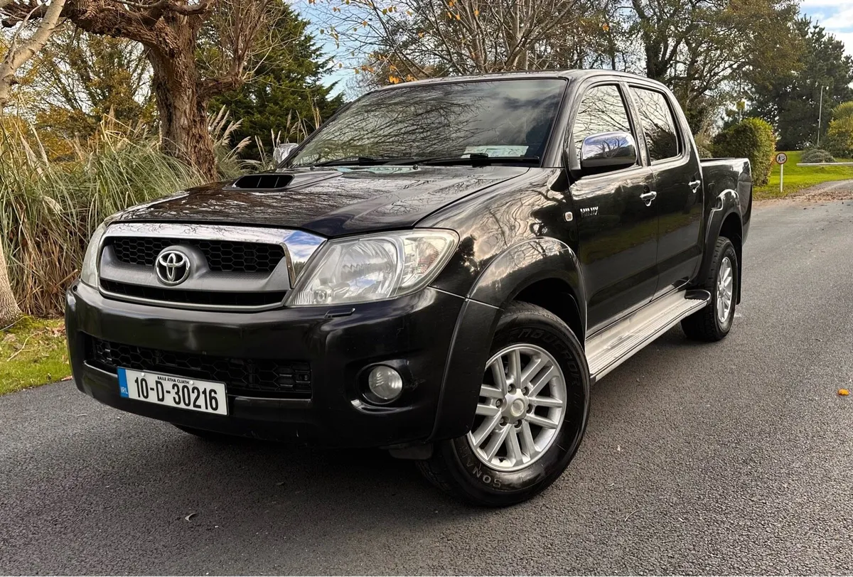 2010 Toyota Hilux - Image 2