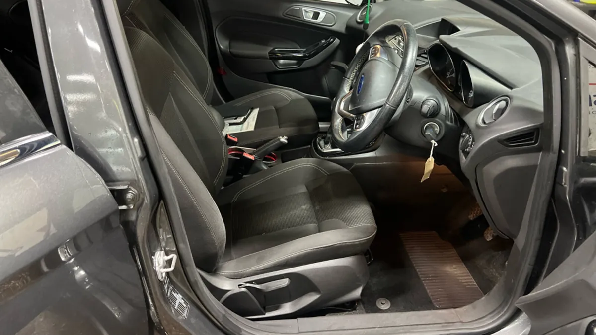 2016 Ford Fiesta TITANIUM 1.0 Petrol - Image 3