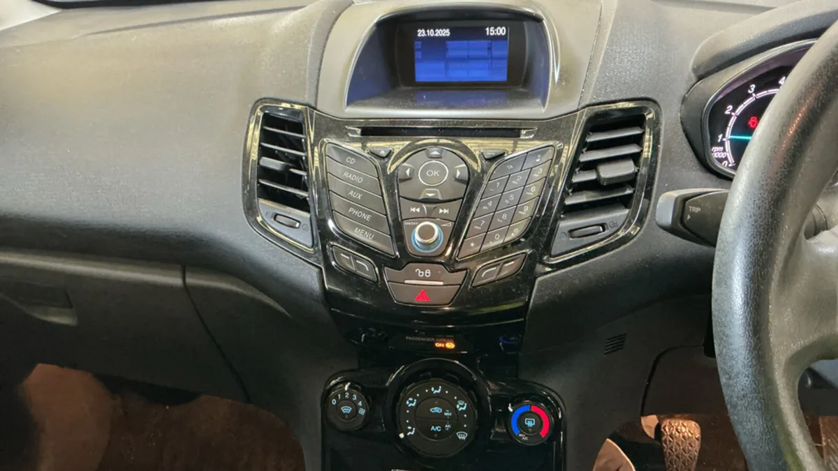 2017  Ford Fiesta 1.0 Petrol ZETEC - Image 2