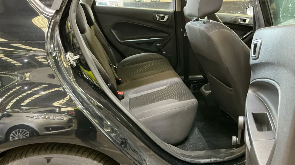 2017  Ford Fiesta 1.0 Petrol ZETEC - Image 4