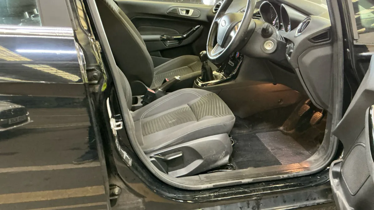 2017  Ford Fiesta 1.0 Petrol ZETEC - Image 3