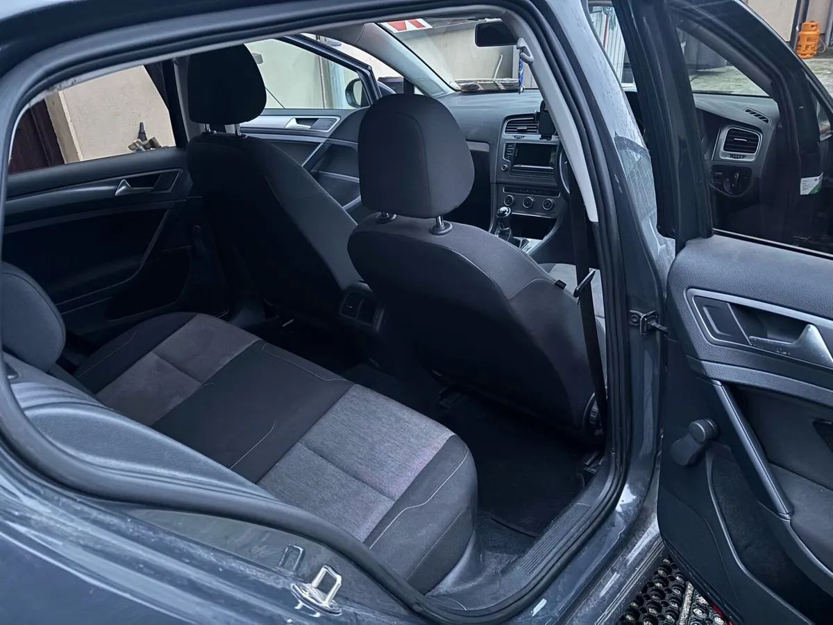 Volkswagen Golf - Image 4