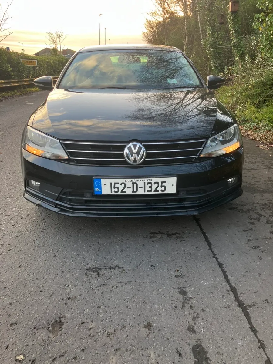 2015(152)Volkswagen Jetta Highline automatic - Image 2