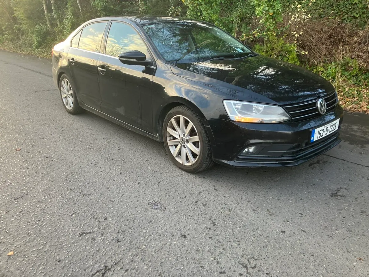 2015(152)Volkswagen Jetta Highline automatic - Image 1