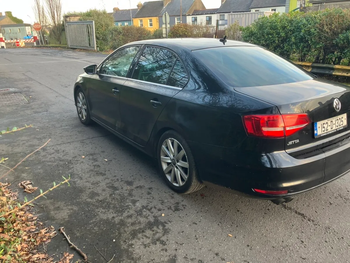 2015(152)Volkswagen Jetta Highline automatic - Image 4