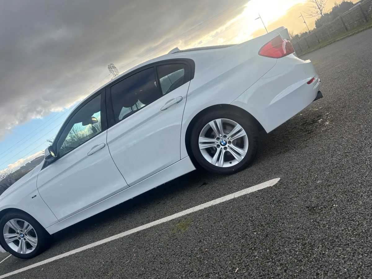 BMW 3-Series 2015 - Image 4