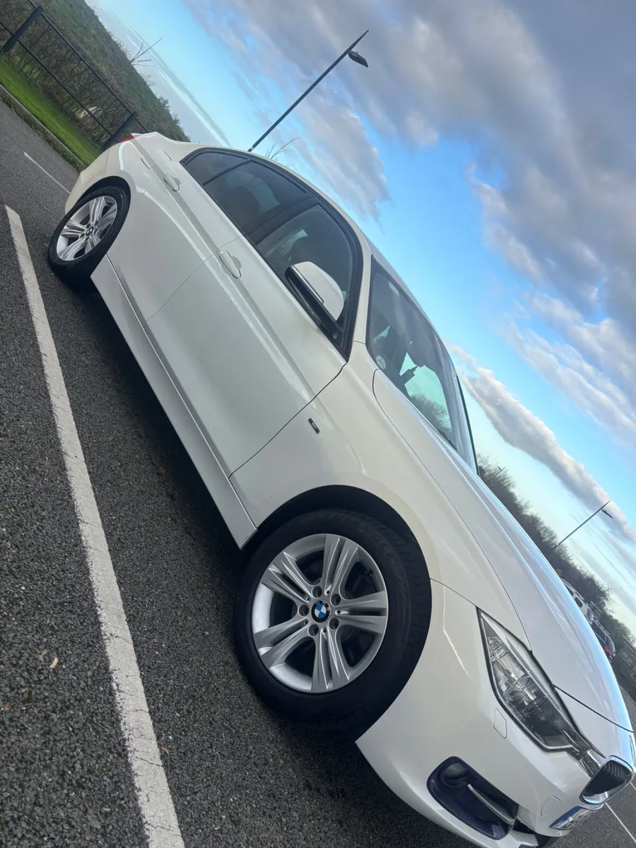 BMW 3-Series 2015 - Image 2