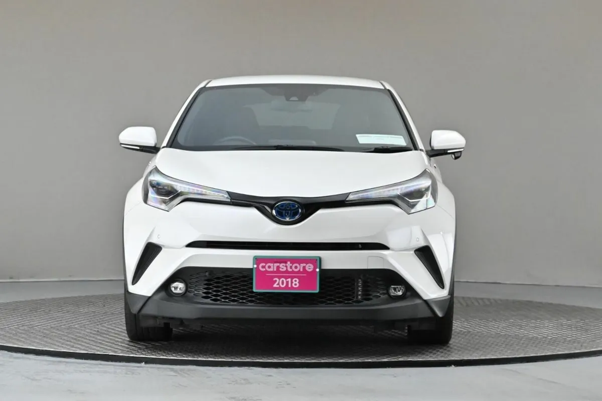 Toyota C-HR 1.8 HYBRID **HALF LEATHER**REVERSE CAM - Image 2