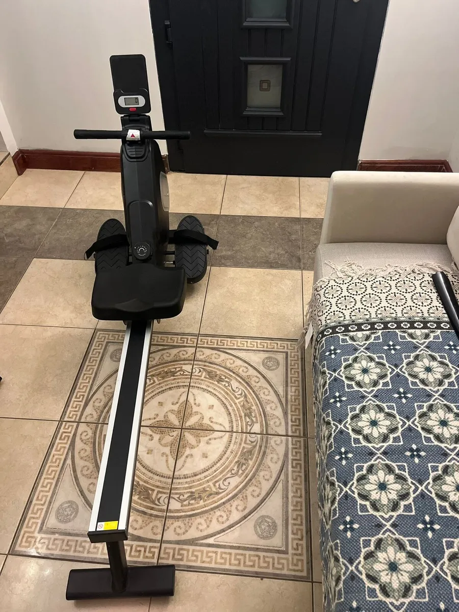 Rowing machine - Image 1