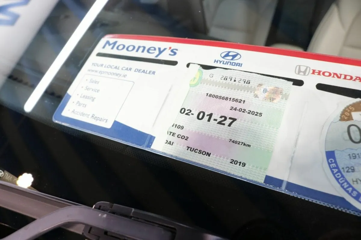 Hyundai Tucson PREMIUM 1.6L DIESEL SUV HERE AT MOO - Image 4