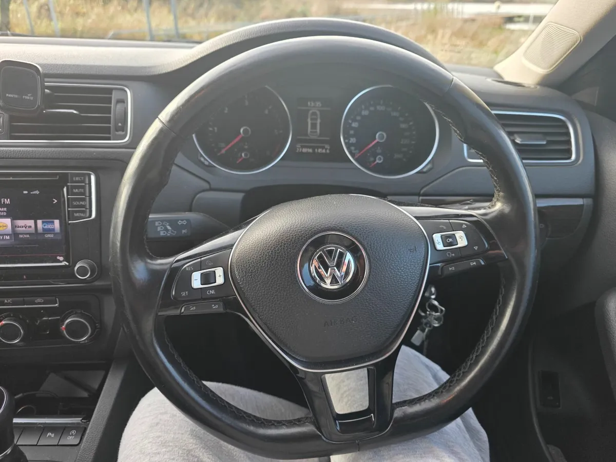 Volkswagen Jetta 2016 - Image 2