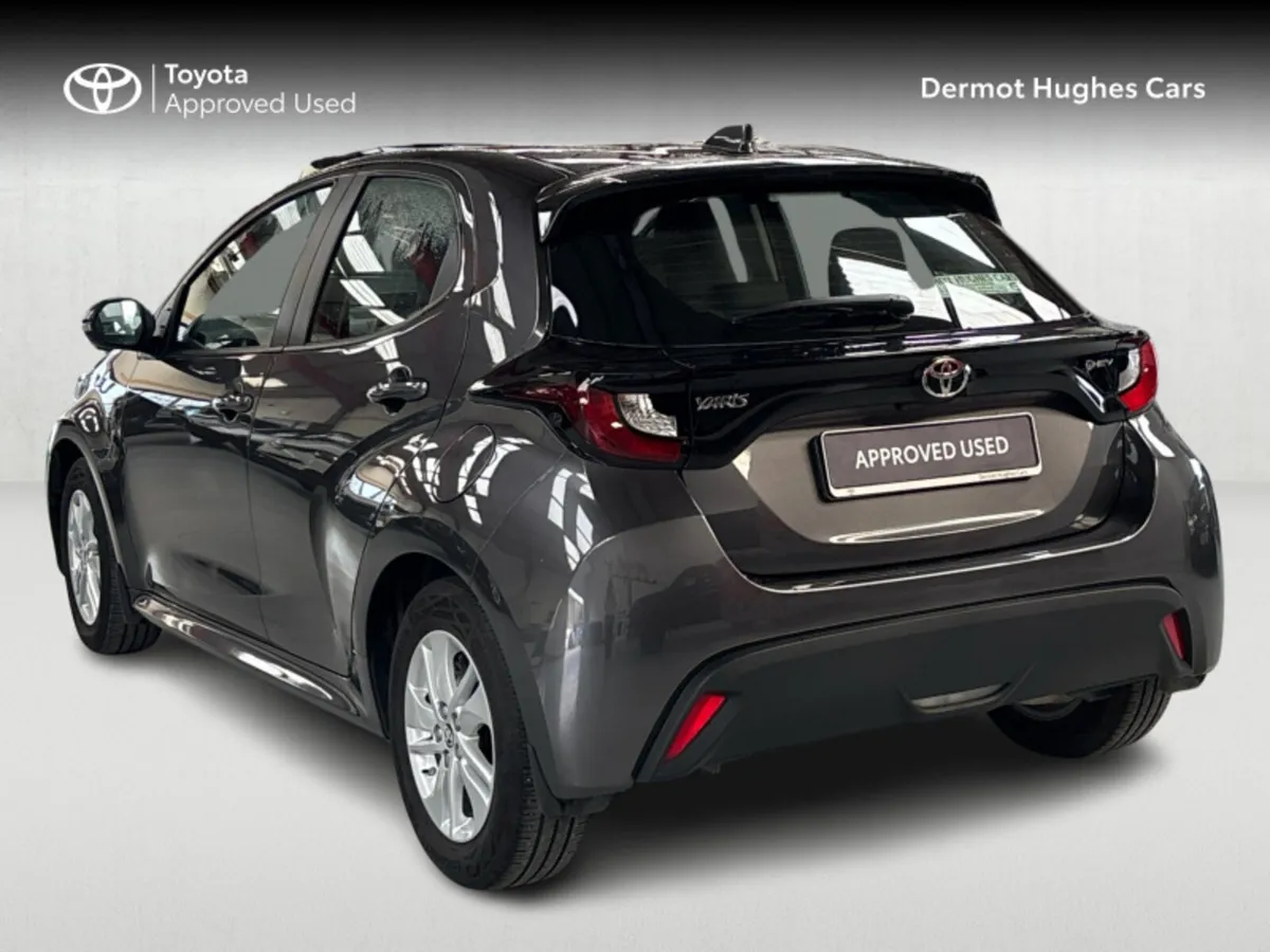 Toyota Yaris HYBRID 115 LUNA - Image 2