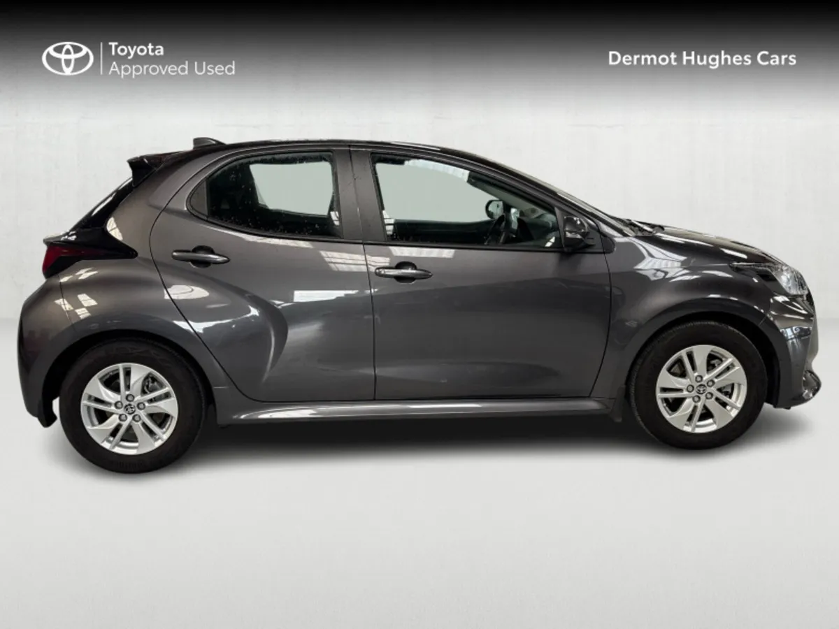 Toyota Yaris HYBRID 115 LUNA - Image 3