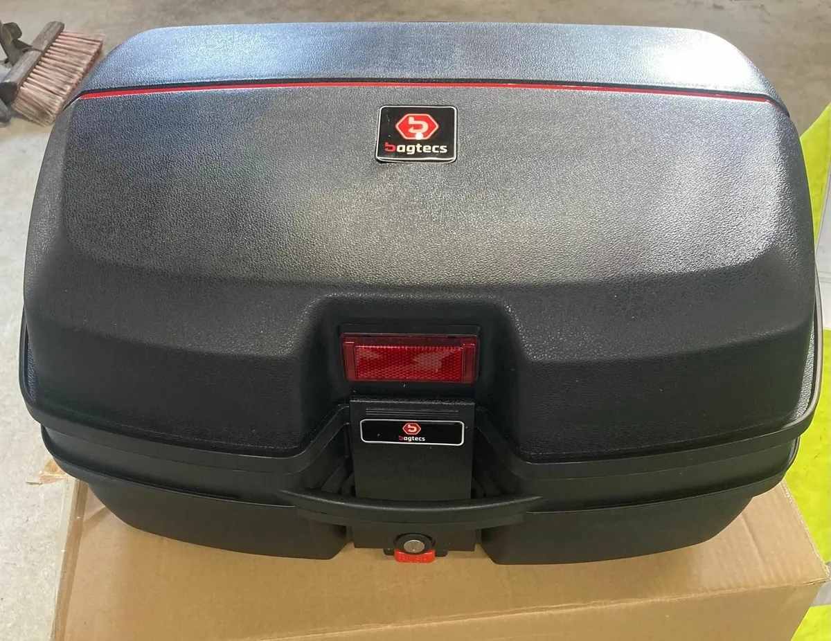 2 Hard Shell Pannier bags 56x27x42