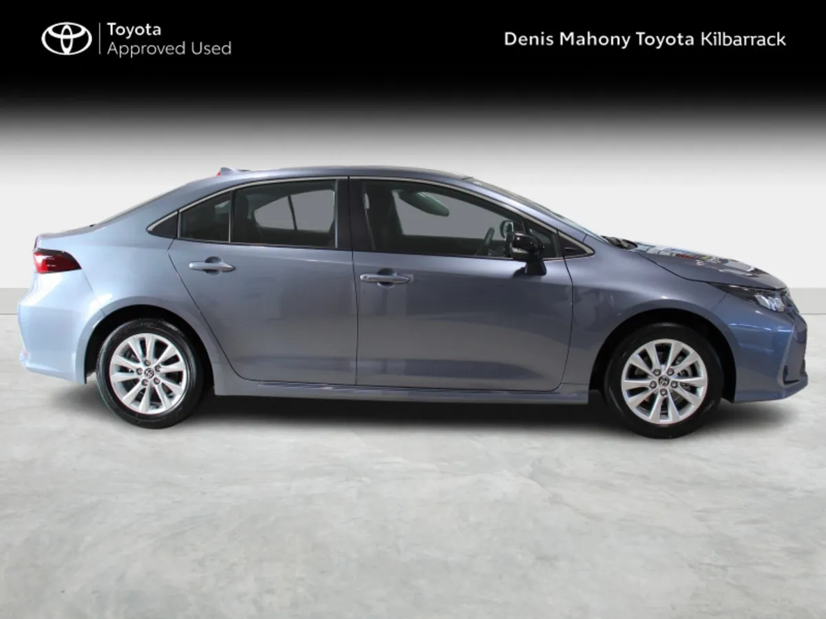 Toyota Corolla Saloon - Image 3
