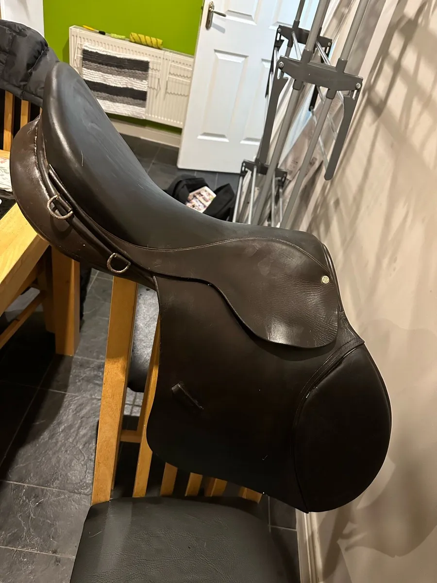 Berney Brothers saddle - Image 1