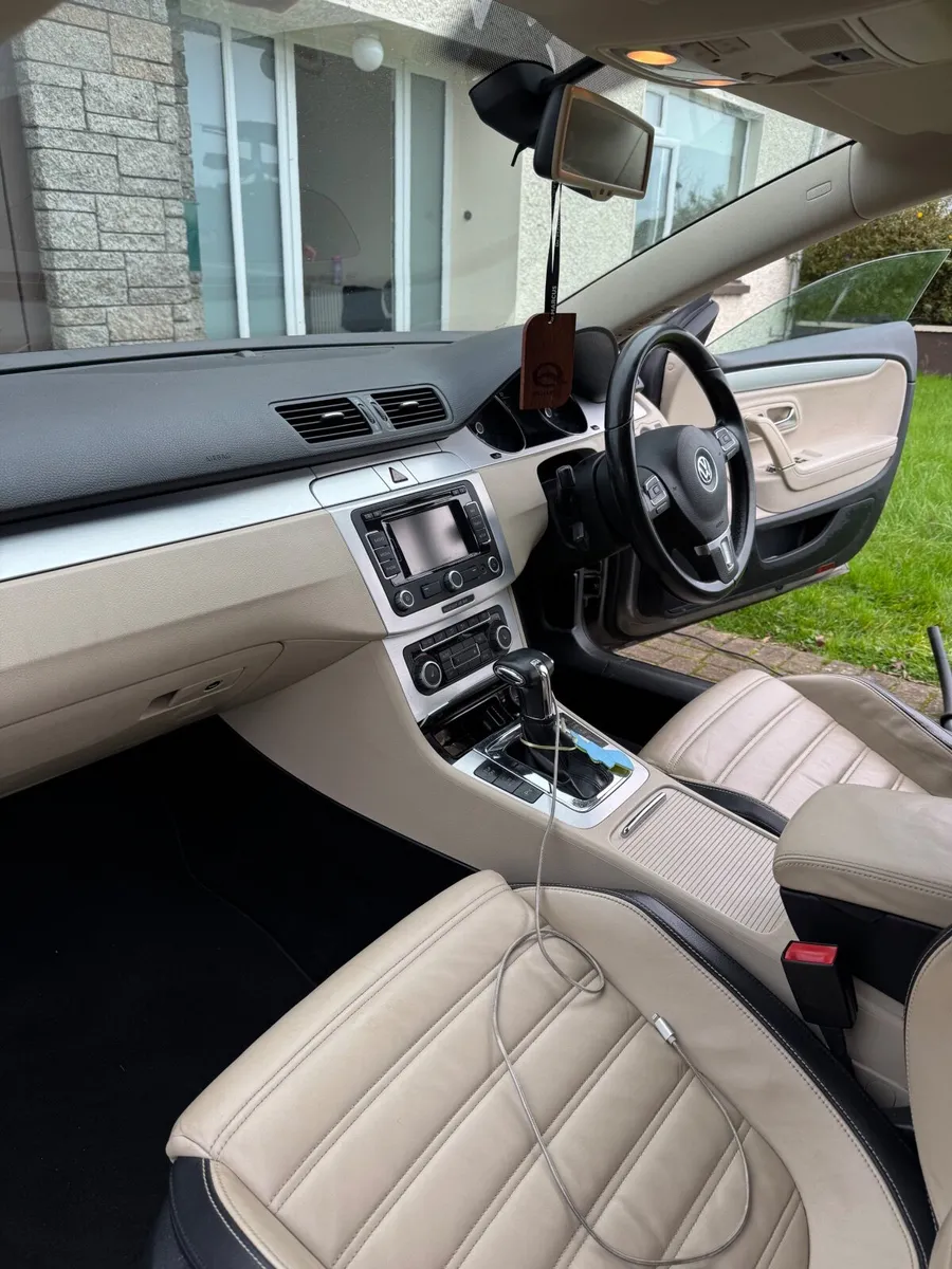 Volkswagen Passat CC 2010 - Image 2