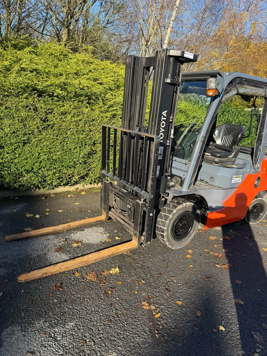 Forklift - Image 3