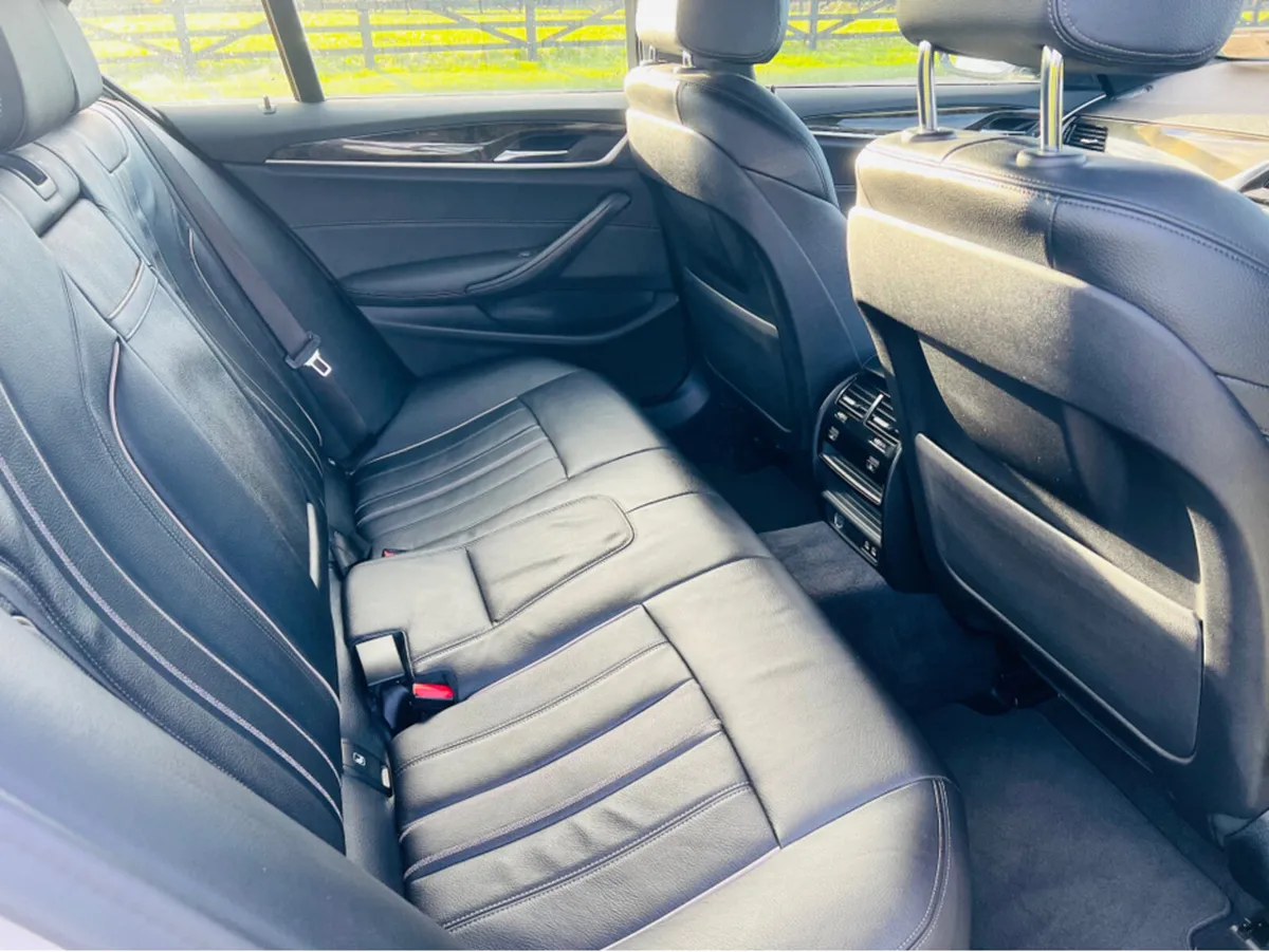 BMW 5-Series HYBRID//FINANCE AVAILABLE//LOW MILEAG - Image 4