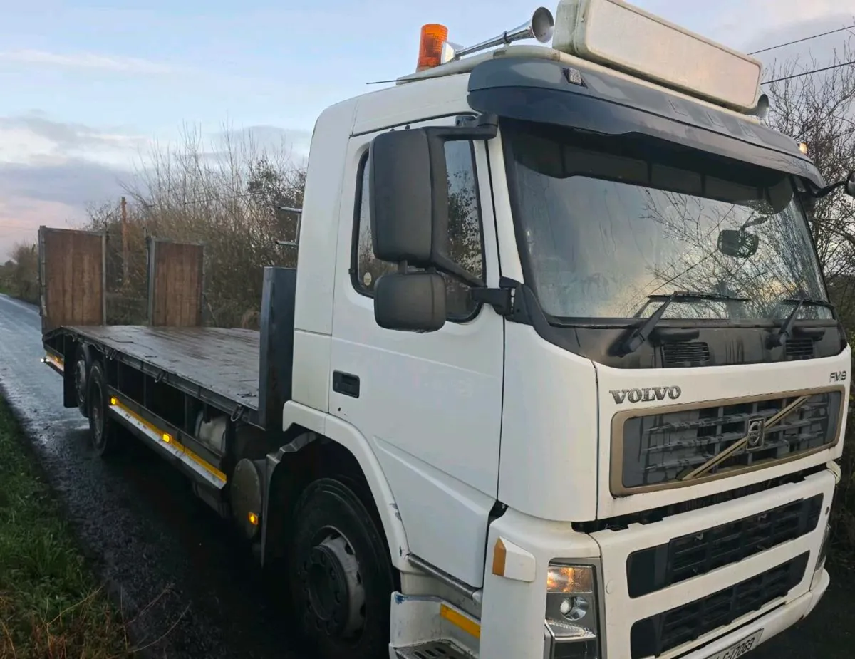 2004 Volvo FM9 Beavertail lorry - Image 2