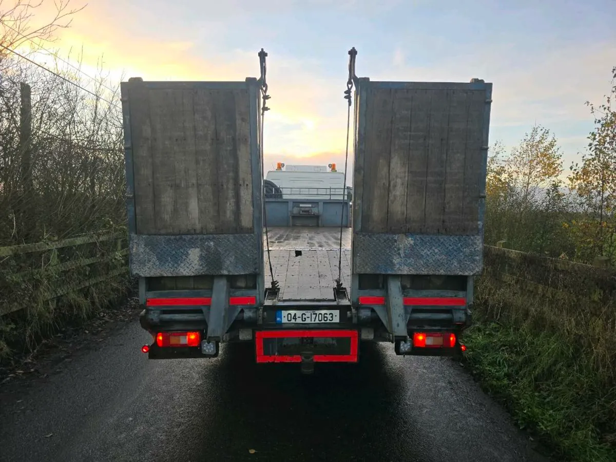2004 Volvo FM9 Beavertail lorry - Image 3