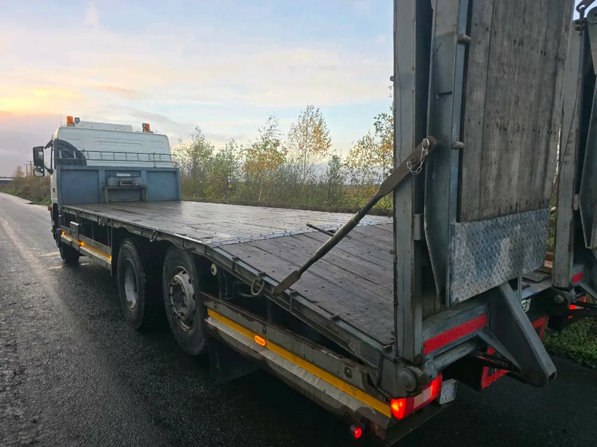 2004 Volvo FM9 Beavertail lorry - Image 4