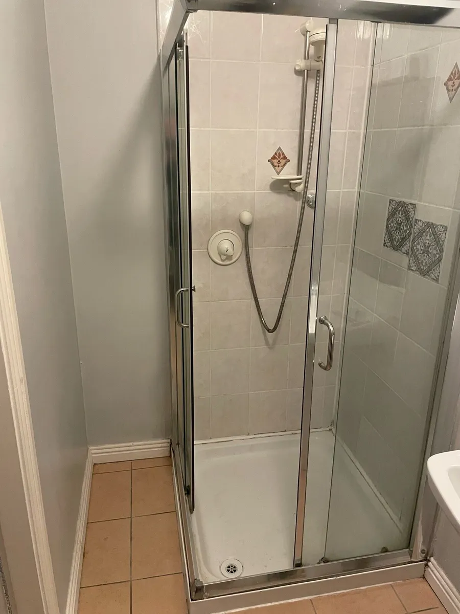 Bathroom ware - Image 2