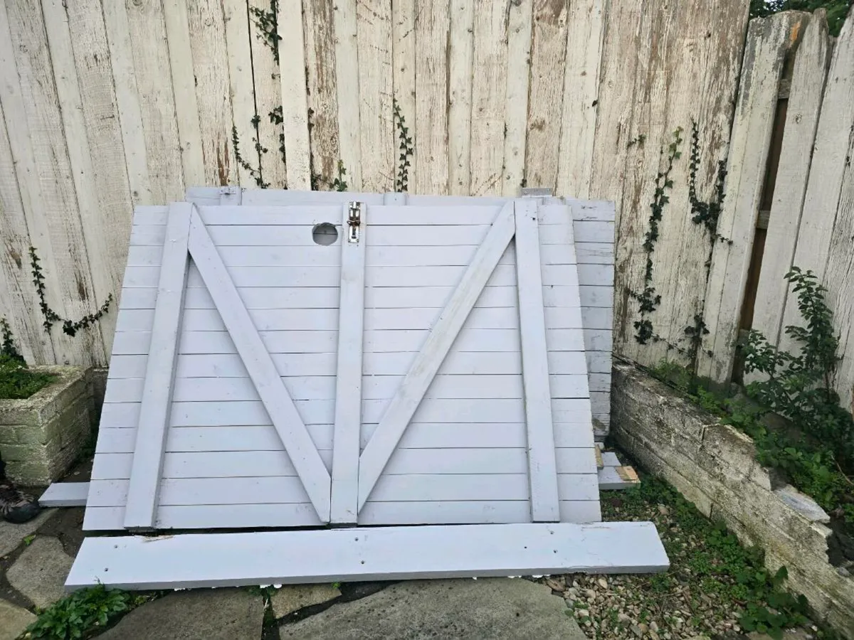 Side gates - Image 1