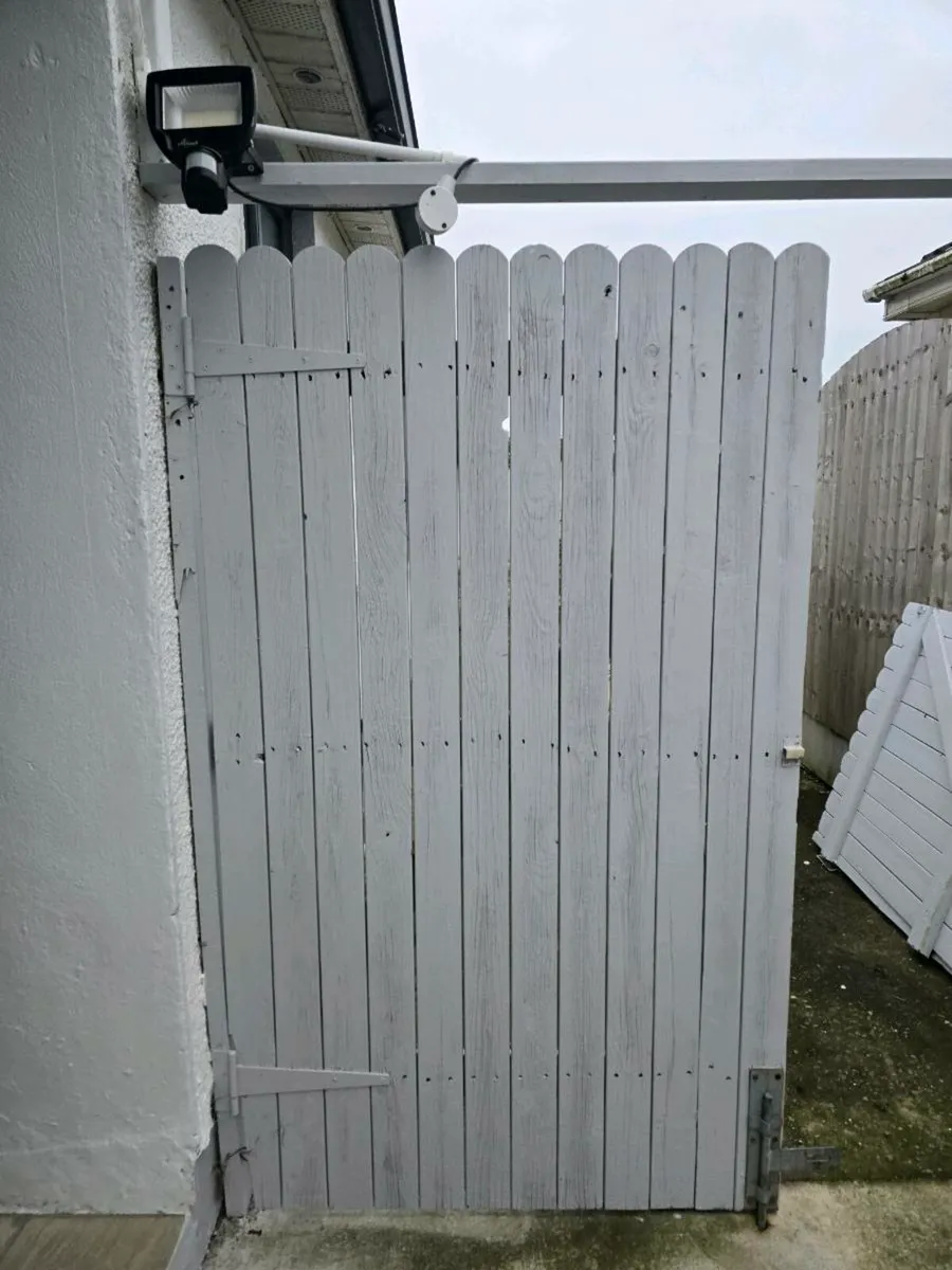 Side gates - Image 2