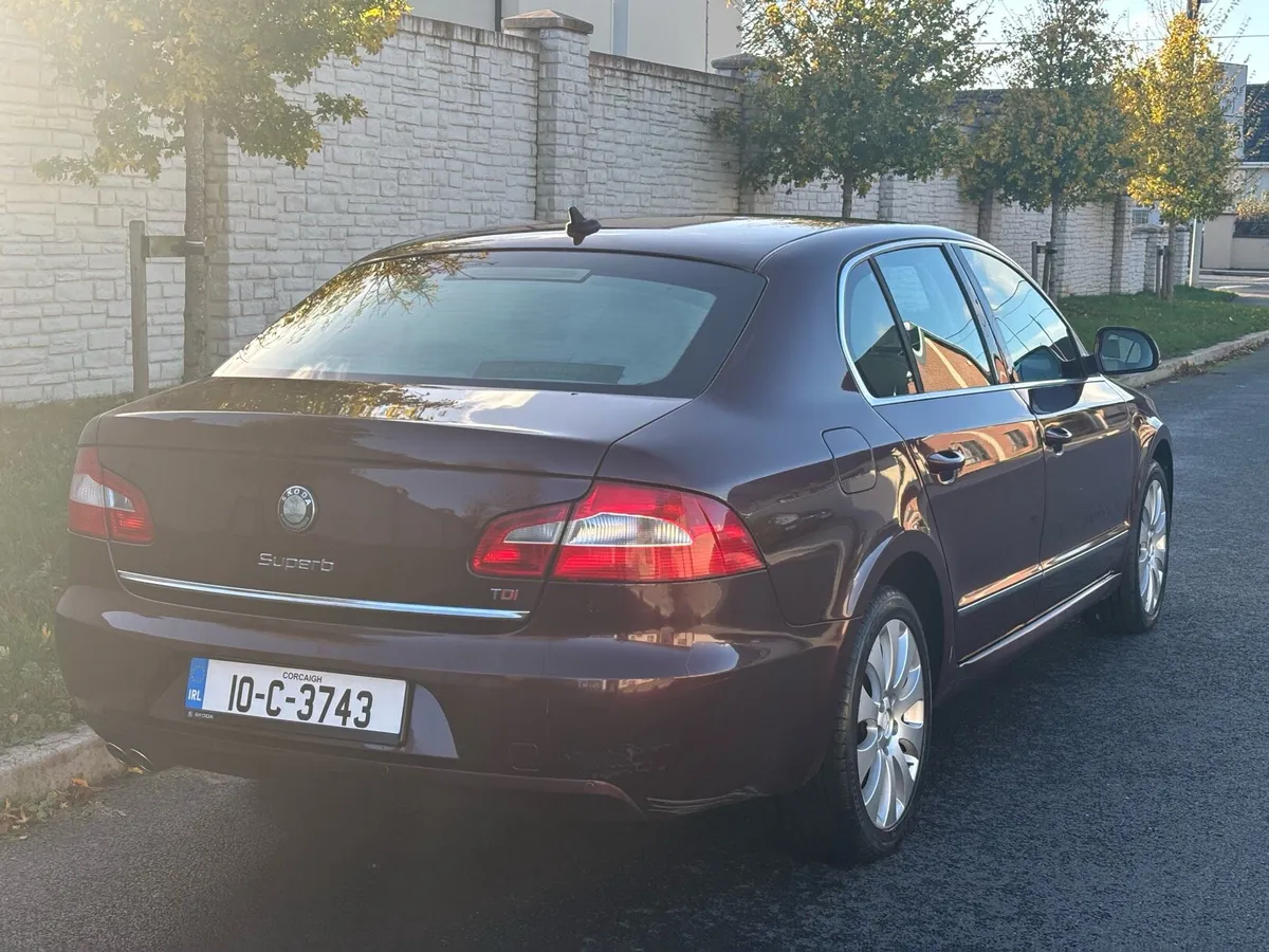 Skoda Superb Elegance 2.0 TDI 170 BHP - Image 3