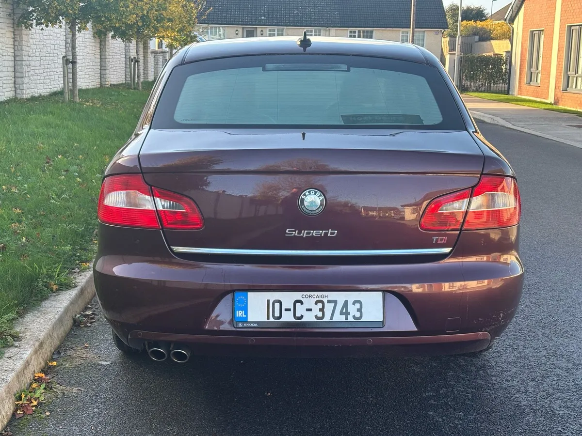 Skoda Superb Elegance 2.0 TDI 170 BHP - Image 4