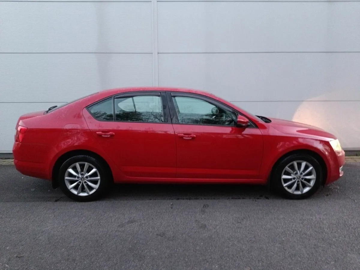 Skoda Octavia **SALE AGREED** AMBITION 1.6TDI 90HP - Image 2