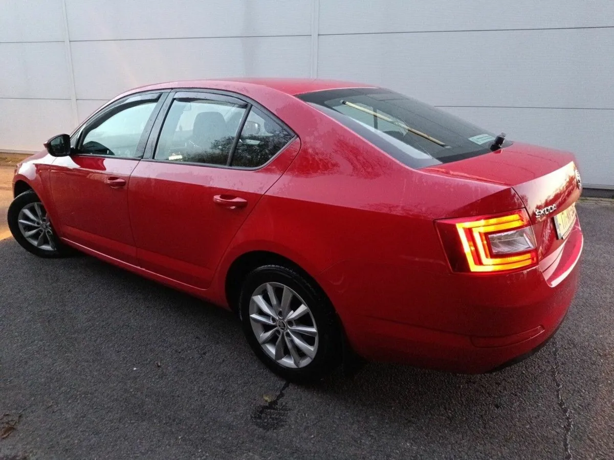 Skoda Octavia **SALE AGREED** AMBITION 1.6TDI 90HP - Image 3