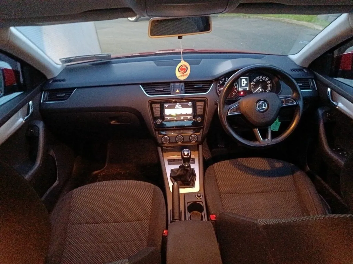 Skoda Octavia **SALE AGREED** AMBITION 1.6TDI 90HP - Image 4