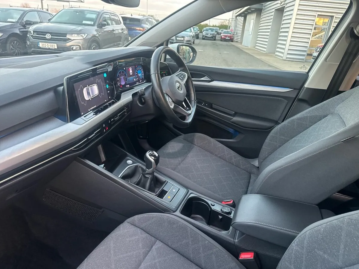 Volkswagen Golf LIFE 2.0TDI 115HP MANUAL - Image 2