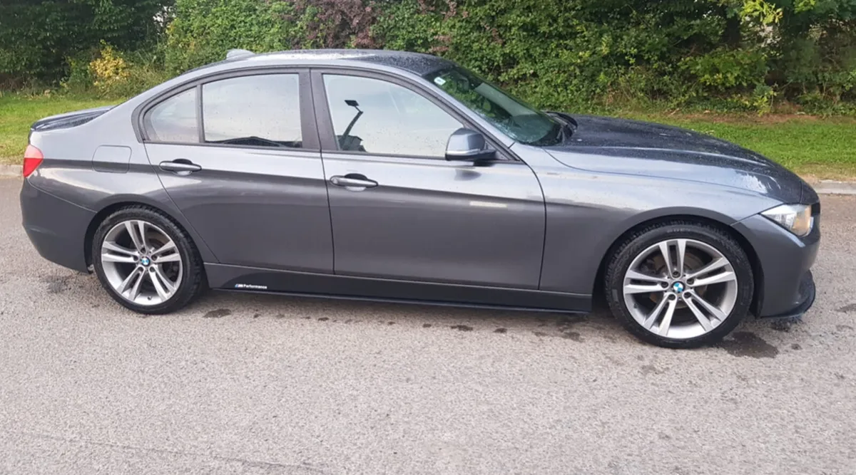 BMW 320D 2013 - Image 2