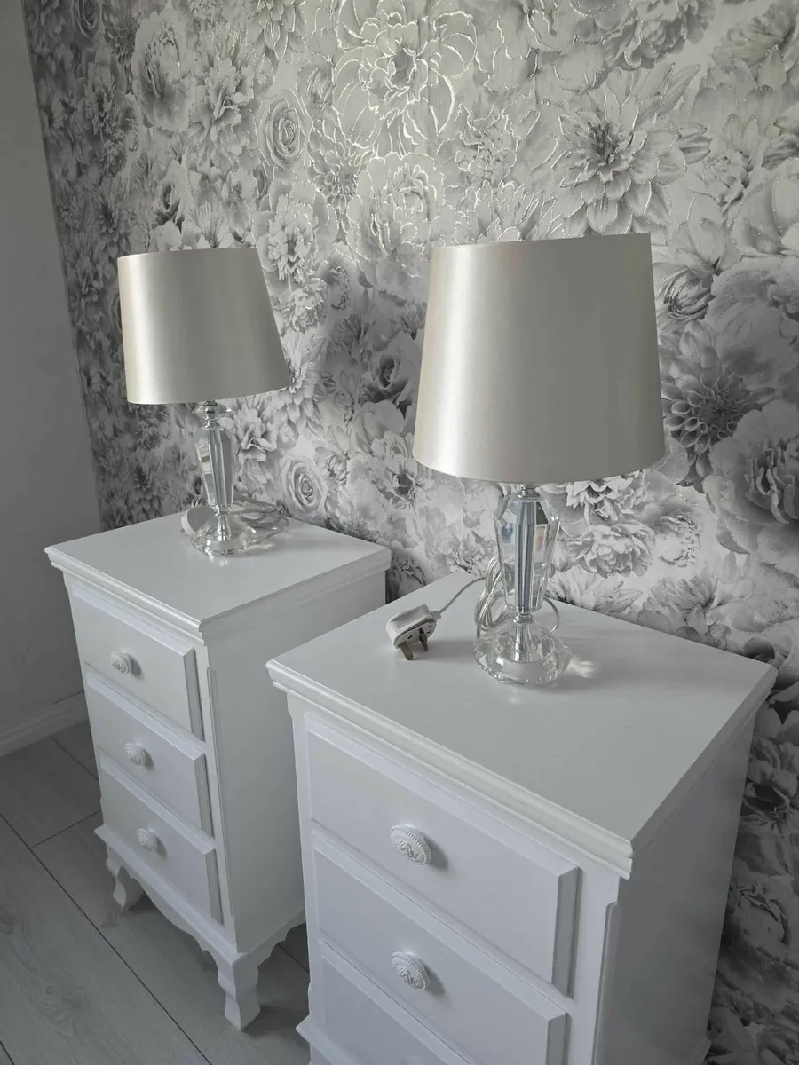 side lockers with lamps - Image 1