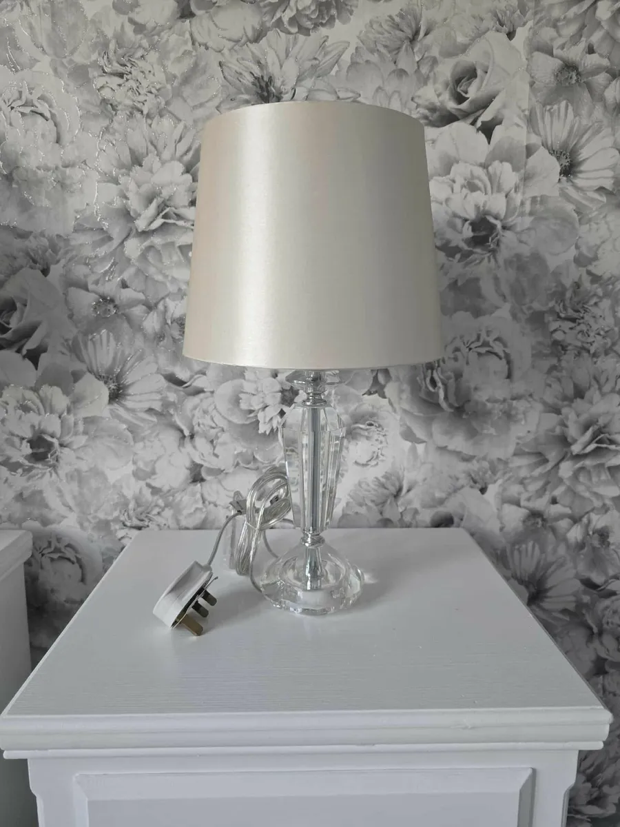 side lockers with lamps - Image 3