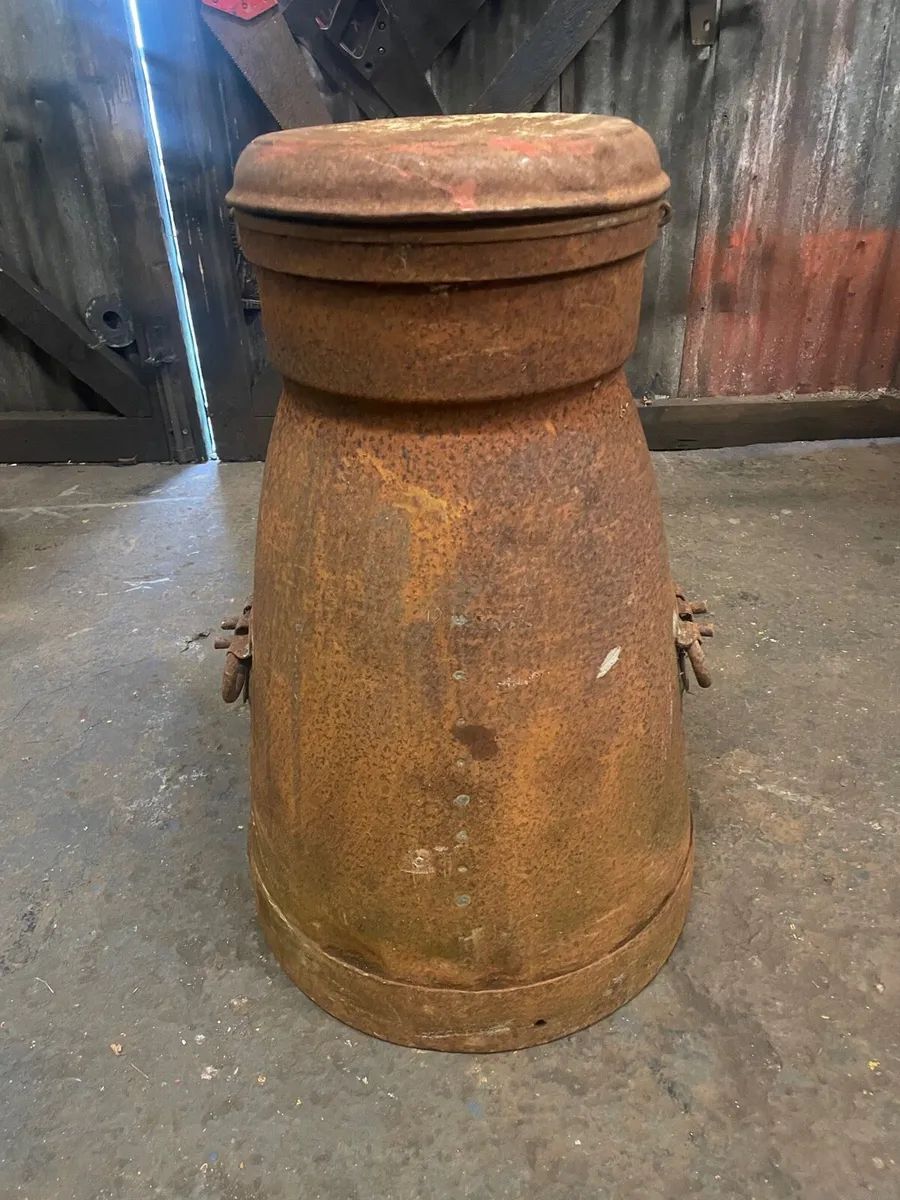 Vintage large milk churn - Image 1