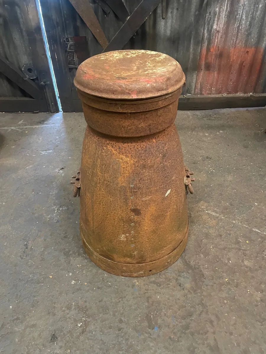 Vintage large milk churn - Image 2