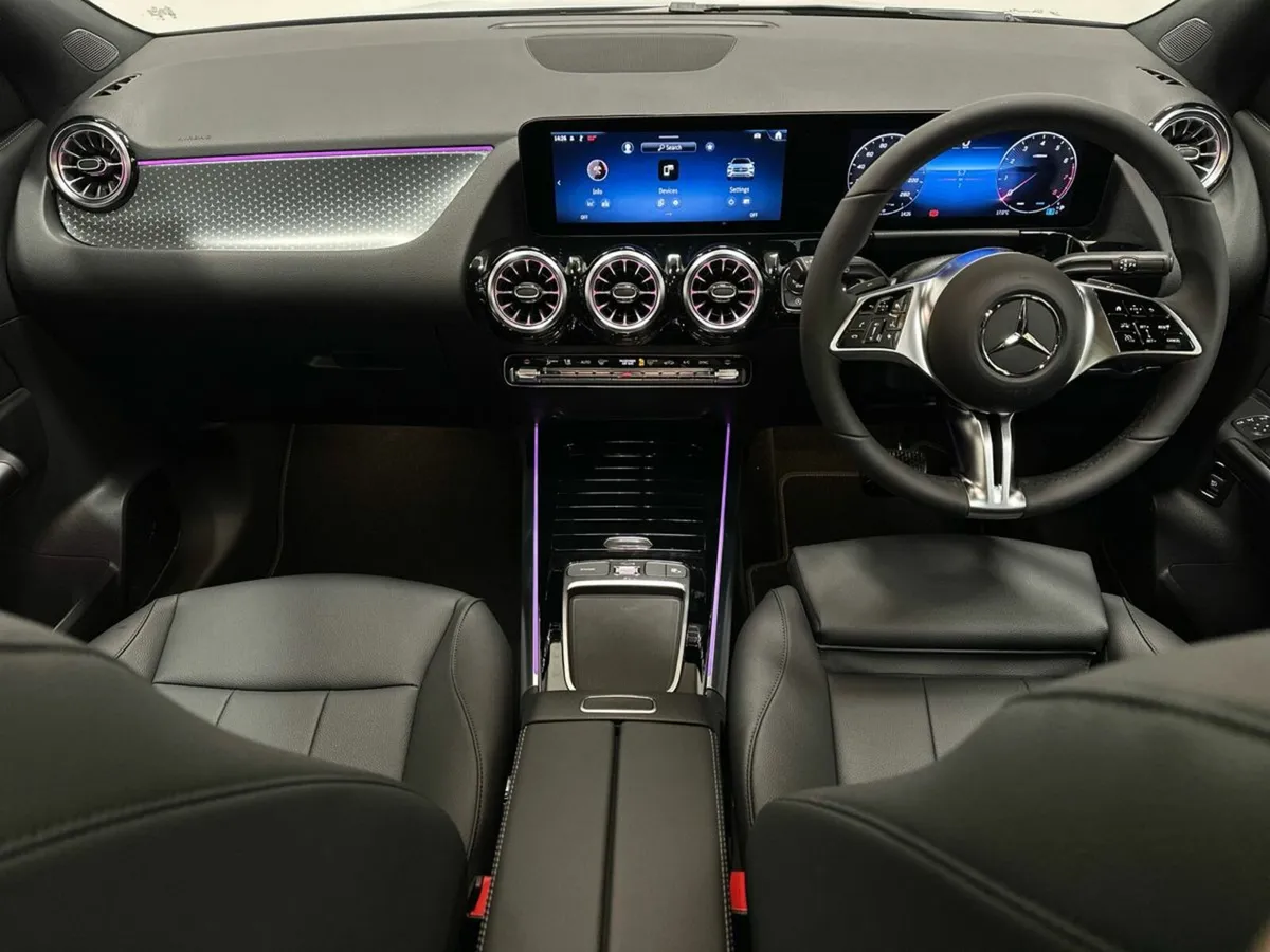 Mercedes-Benz GLA GLA200 Progressive Line + - Image 4