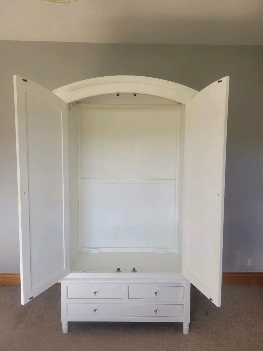 Bedroom furniture - Image 3